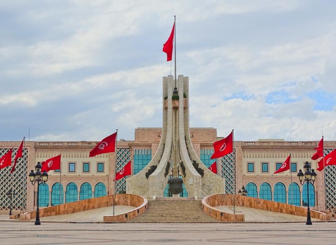 place tunisie tunis drapeaux