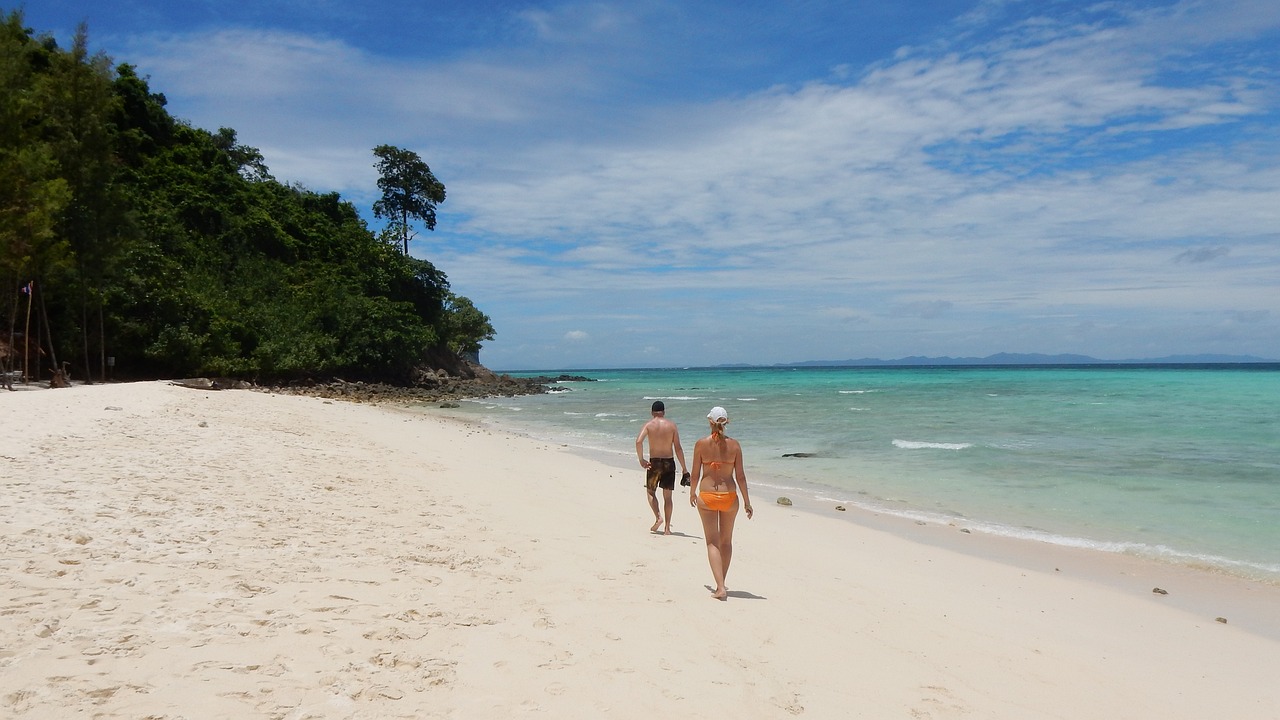 plage mer sable bleu se promener