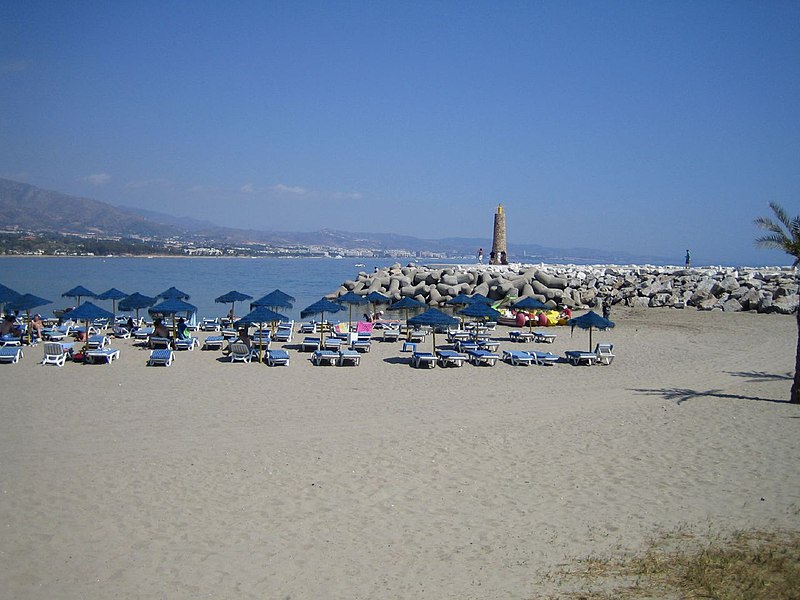 playa de puerto banus