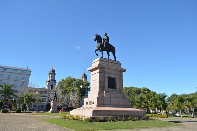 plaza artigas a salto