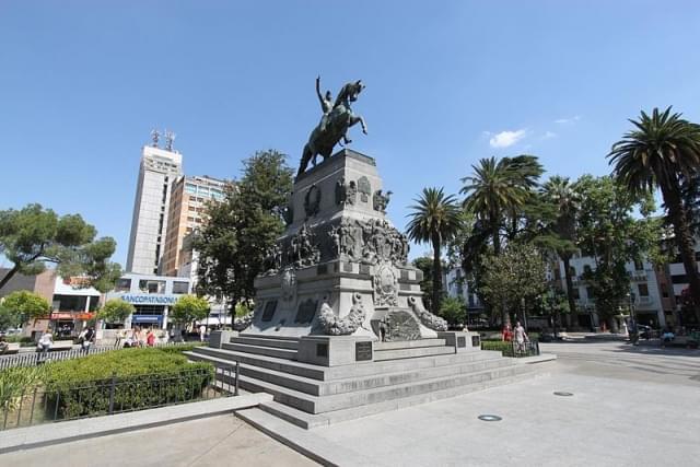 plaza san martin cordoba monumento a José de San Martin