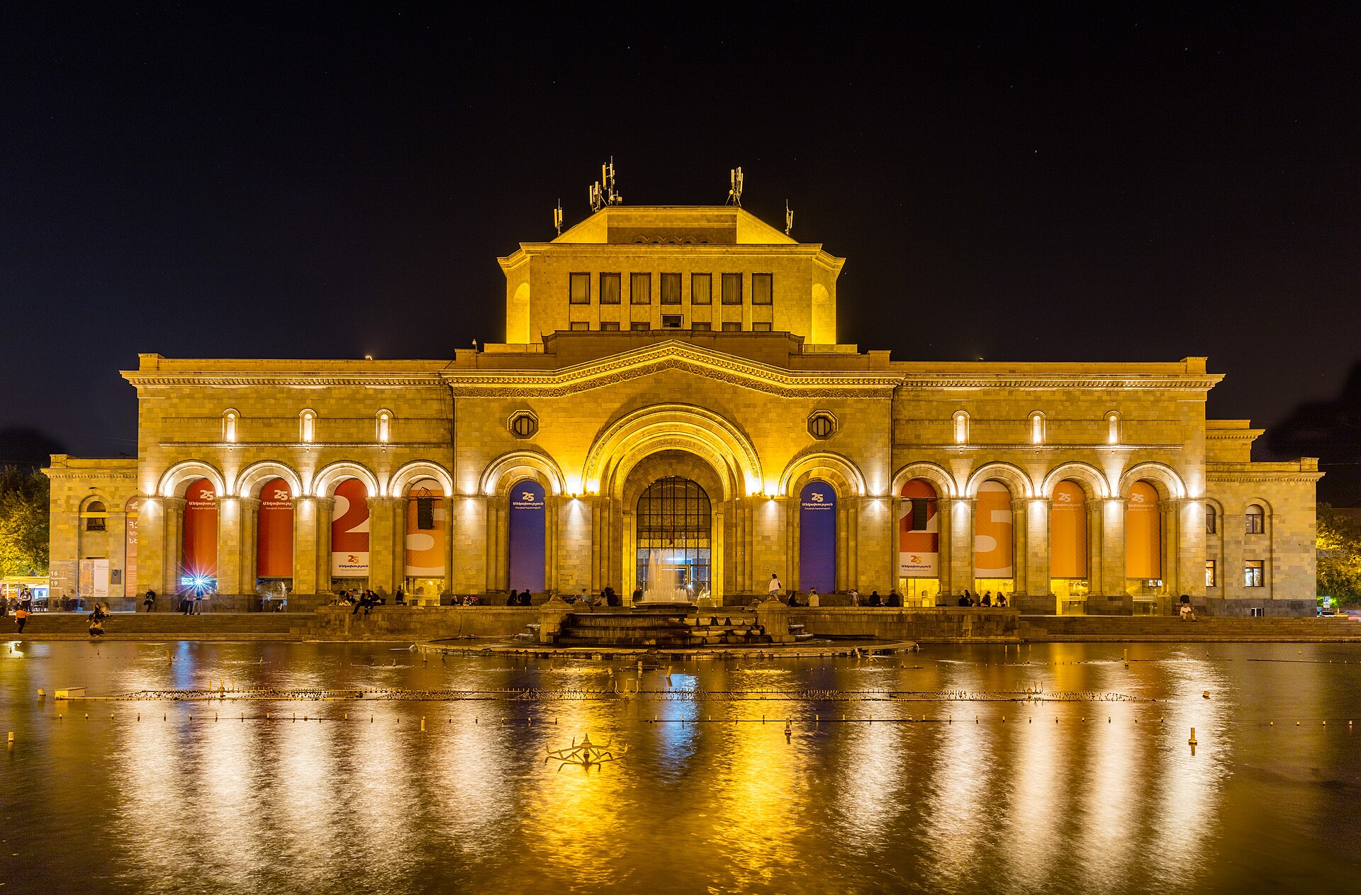 plazadelarepublica erevan armenia 2016 10 02 dd113 114hdr