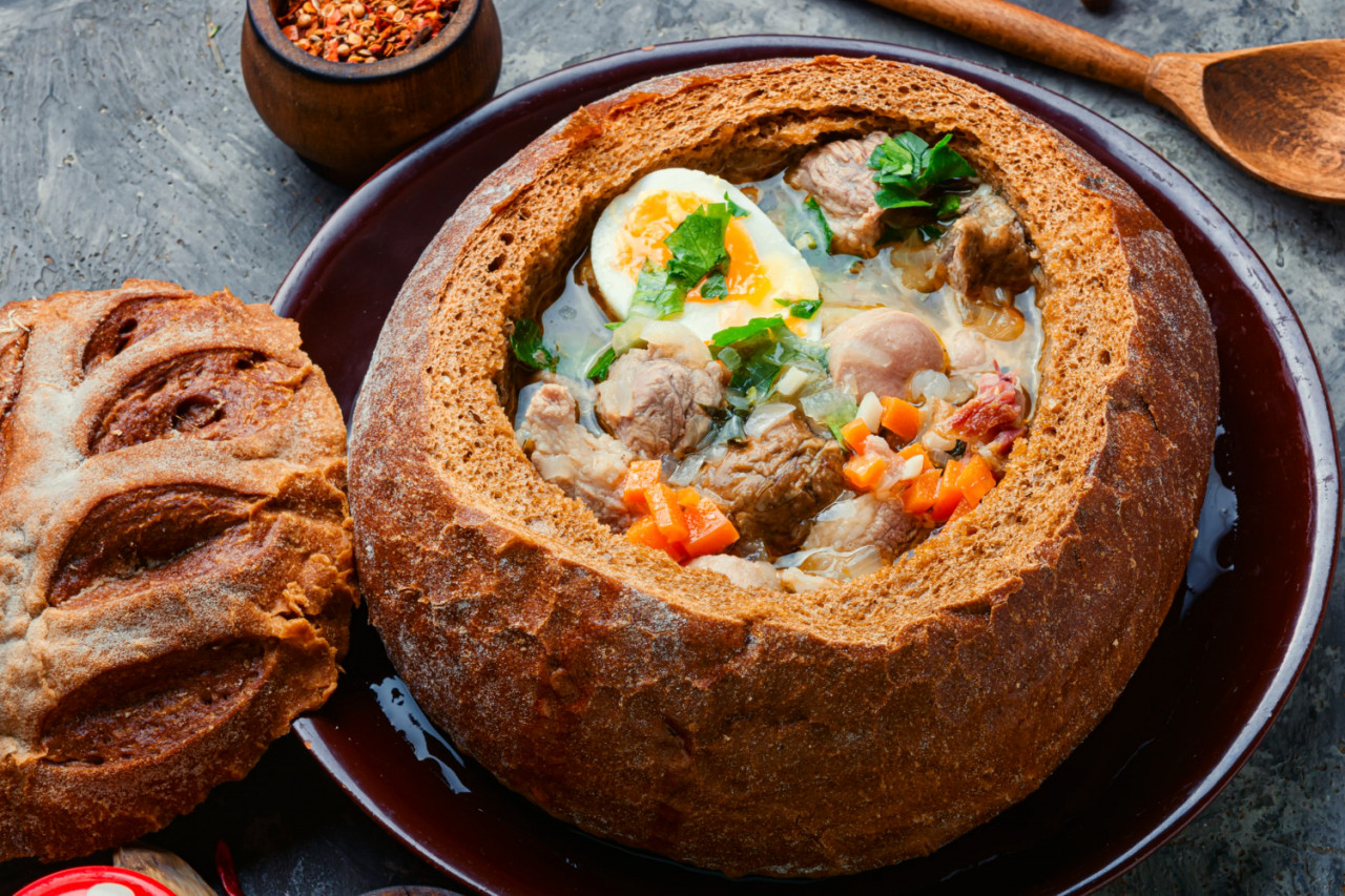 polish soup zurek bread pot