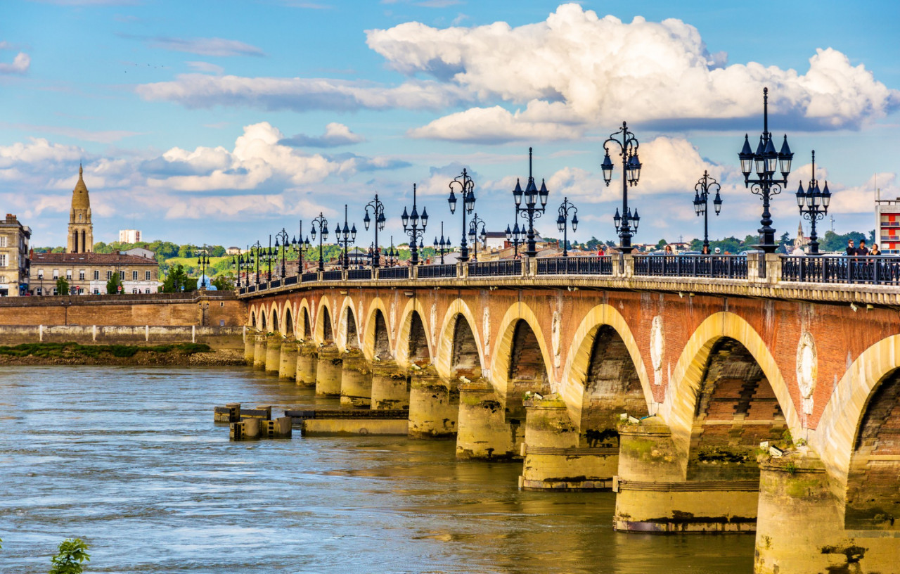 pont de pierre bordeaux aquitaine france