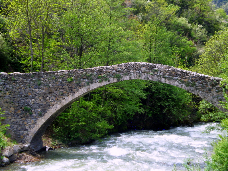 un passaggio nel medioevo, oltrepassando ponte della margineda