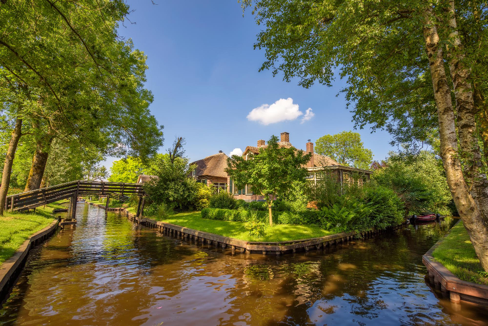 popular dutch village giethoorn netherlands