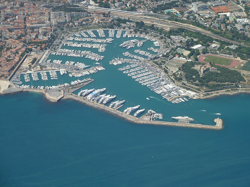port d antibes vue aerienne