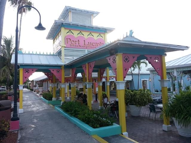 port lucaya market place entrance