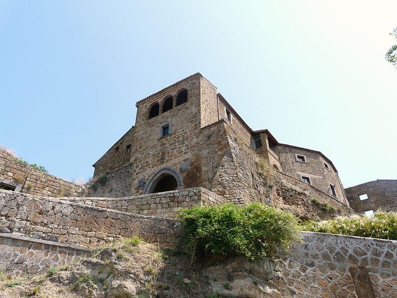 porta di ingresso a civita di bagnoregio