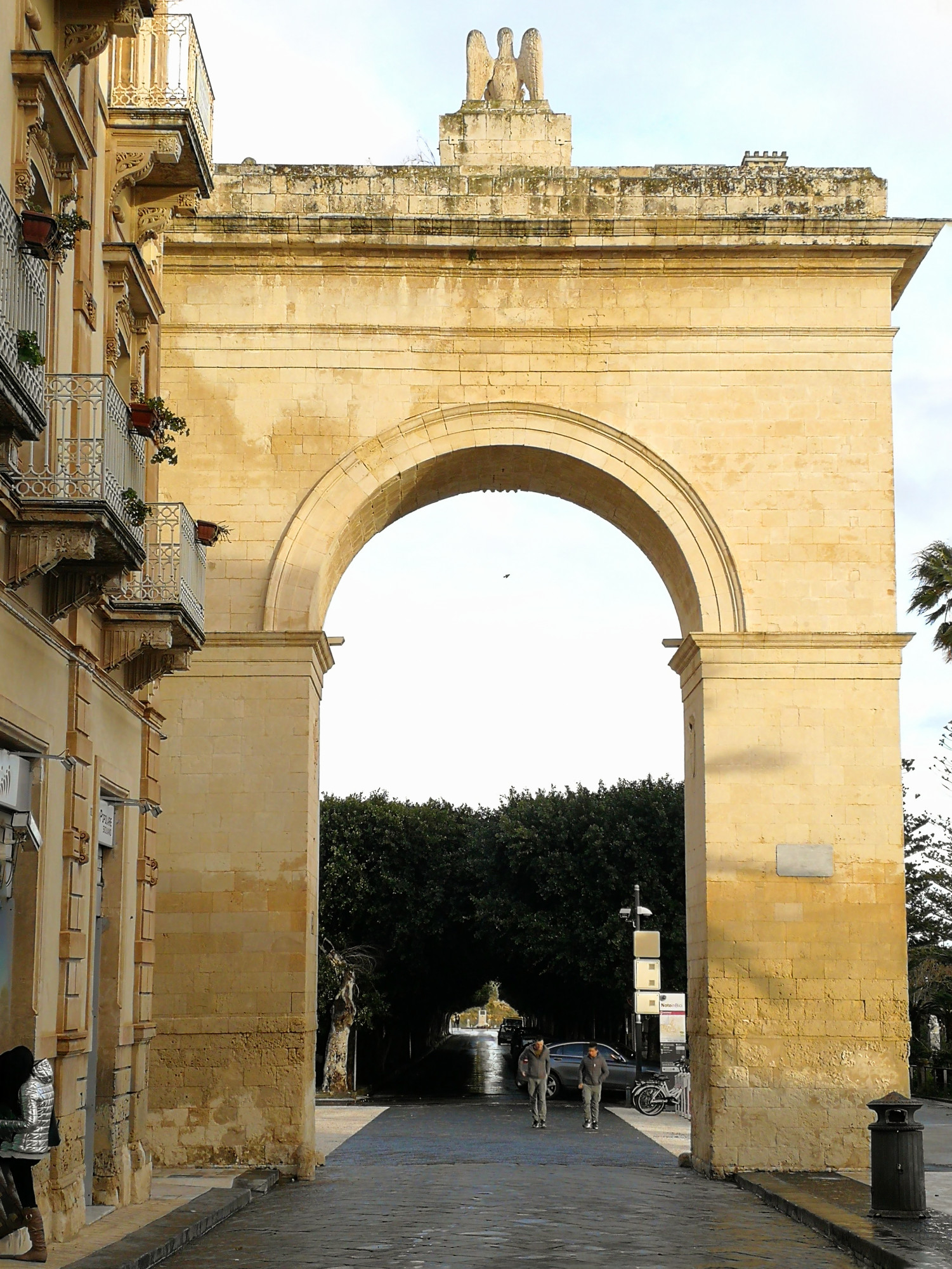 porta reale di noto 1