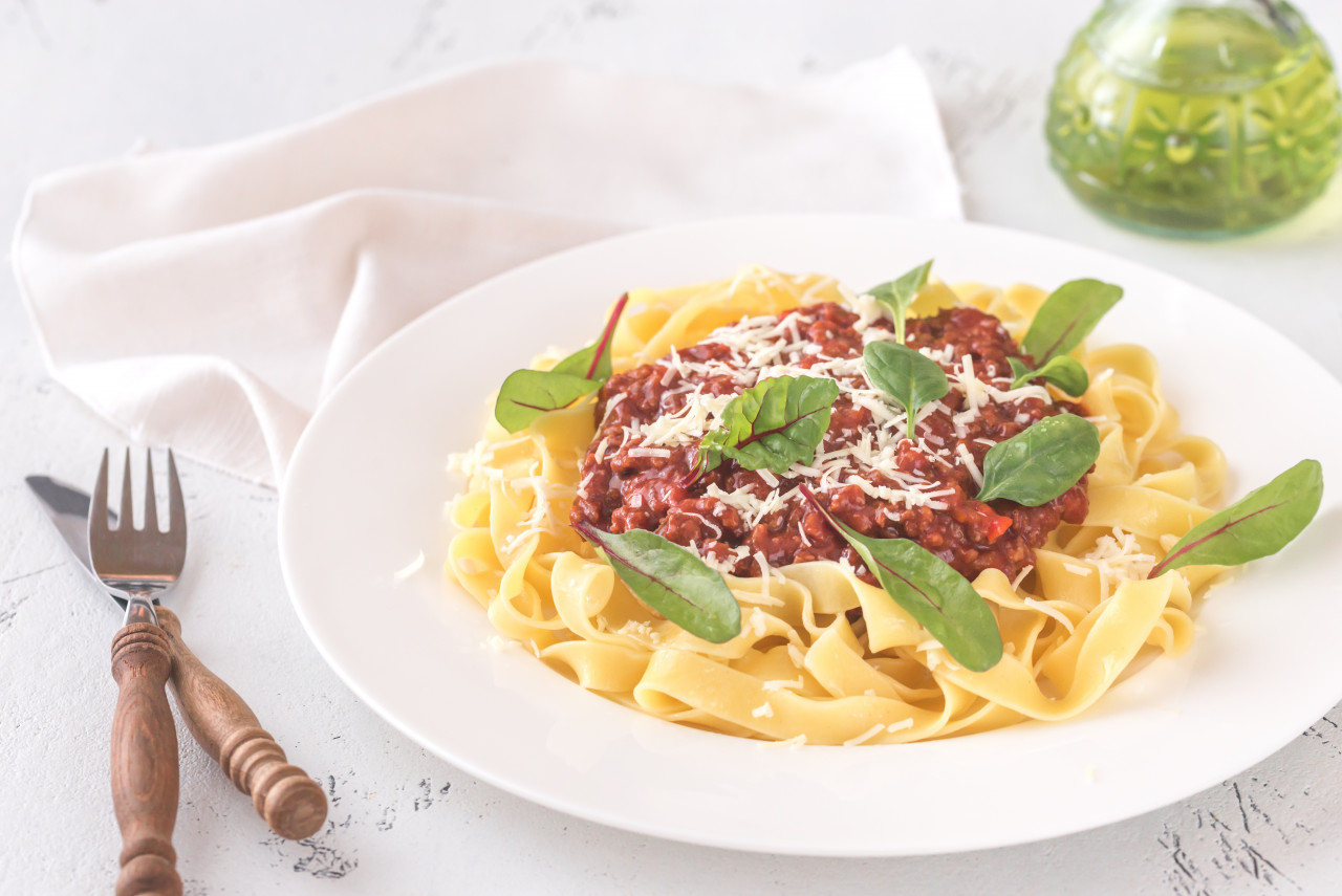 portion tagliatelle with bolognese sauce
