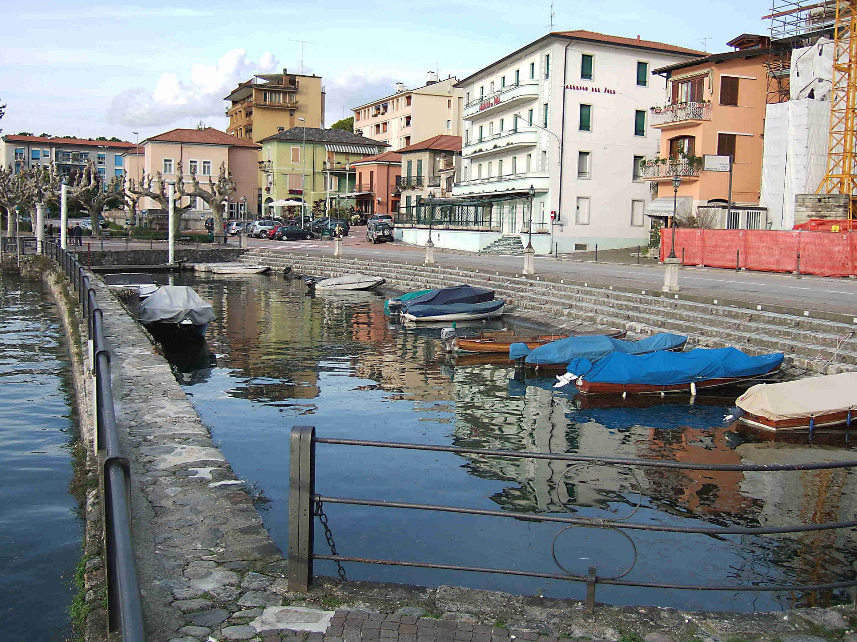 porto valtravaglia harbour