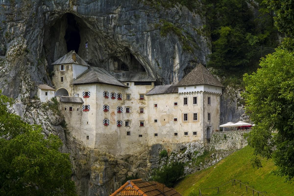 postumia slovenia castello