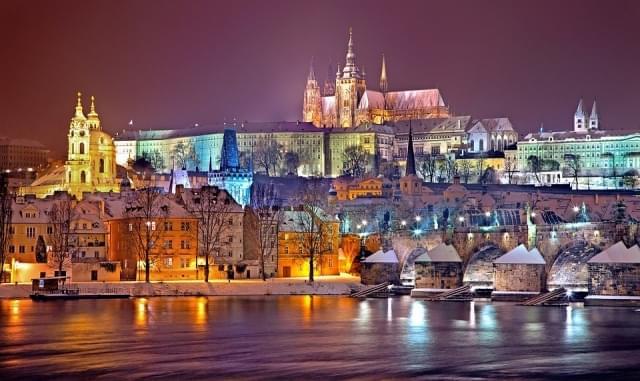 praga inverno notte