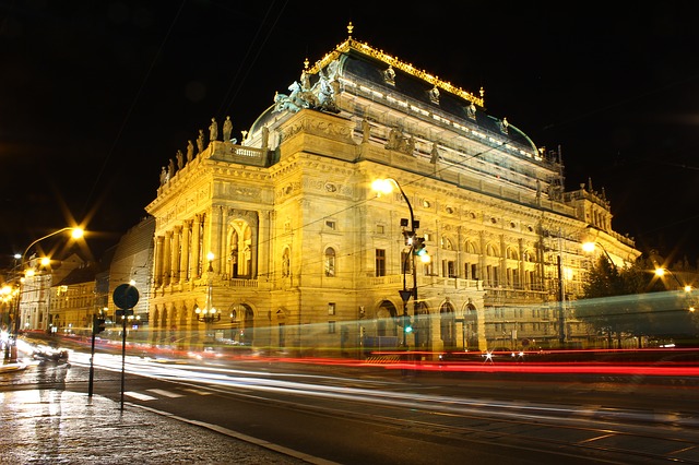 praga notte teatro strada