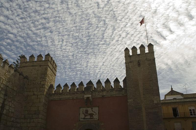 puerta del leon alcazar de sevilla