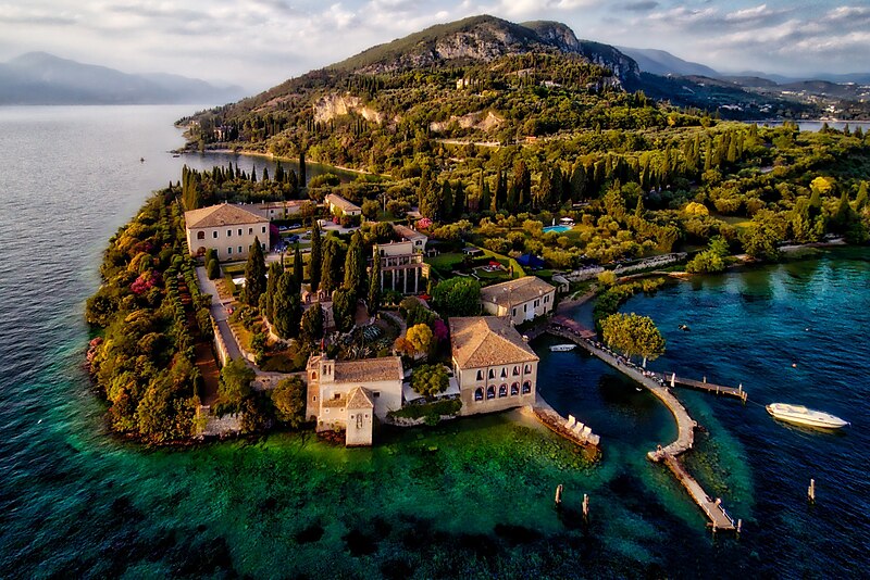 punta san vigilio bird view