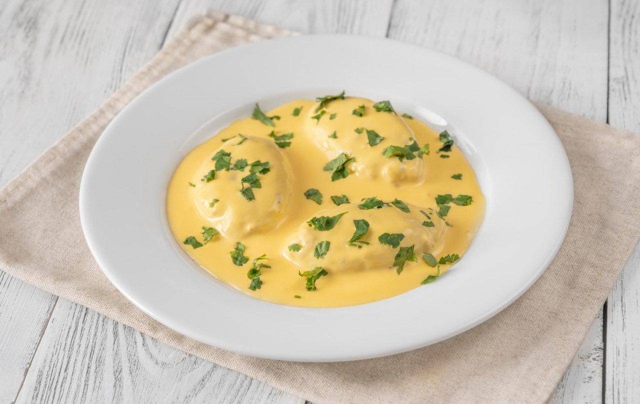 quenelle creamed fish mixture with hollandaise sauce