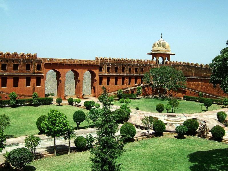 rajasthan jaipur jaigarh fort compound apr 2004 00