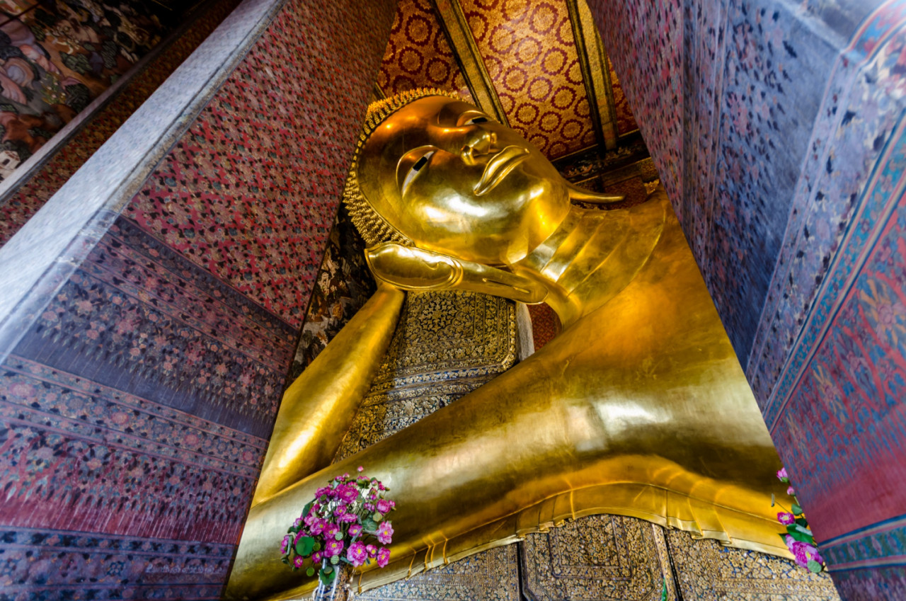 reclining buddha wat pho bangkok thailand