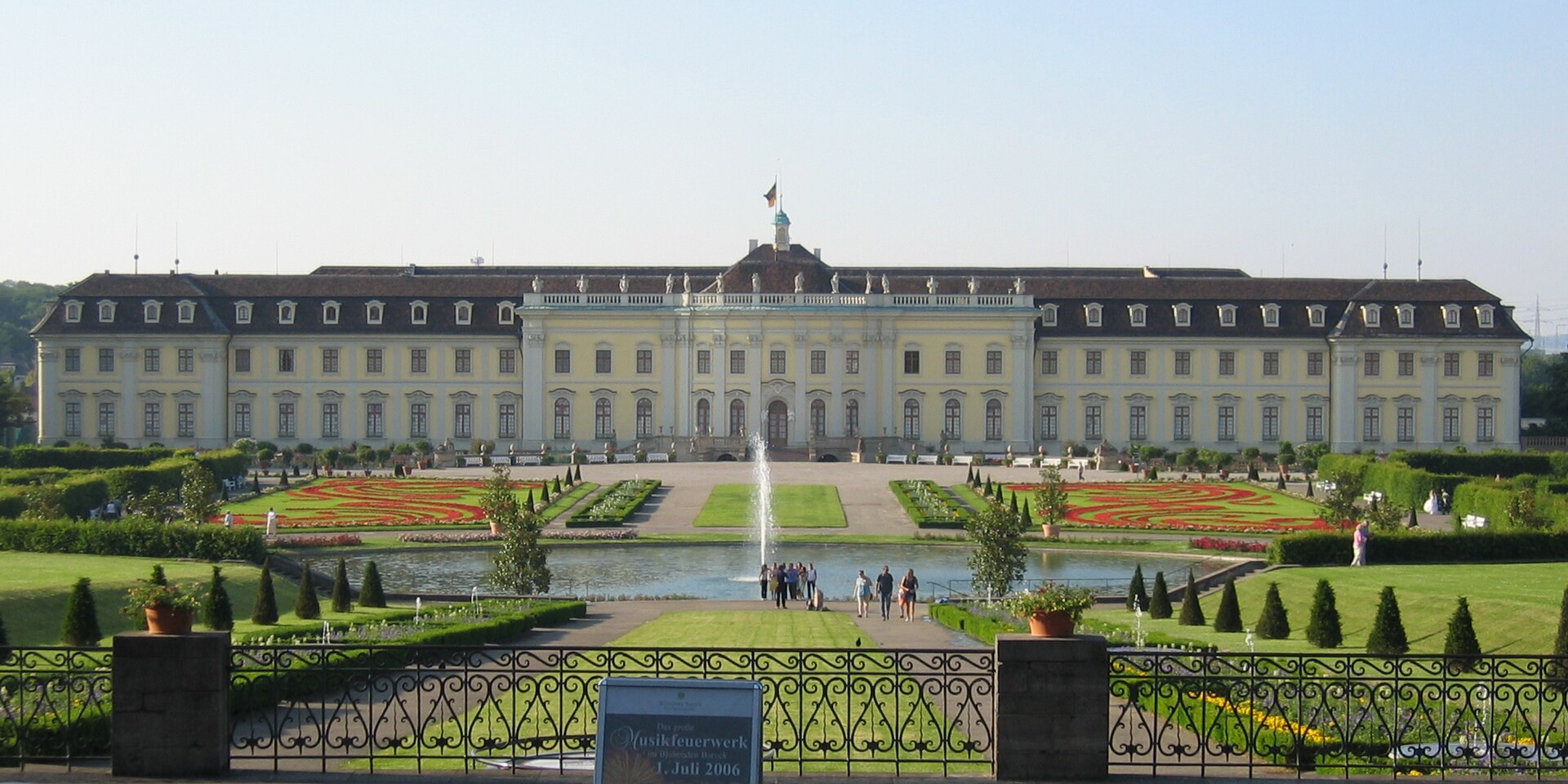 residenzschloss ludwigsburg garten cropped