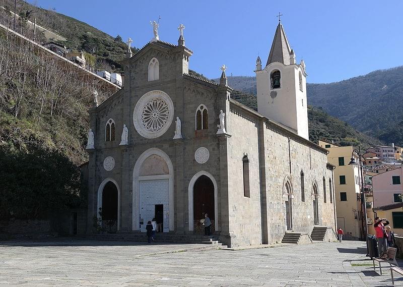 riomaggiore facciata chiesa di san giovanni battista