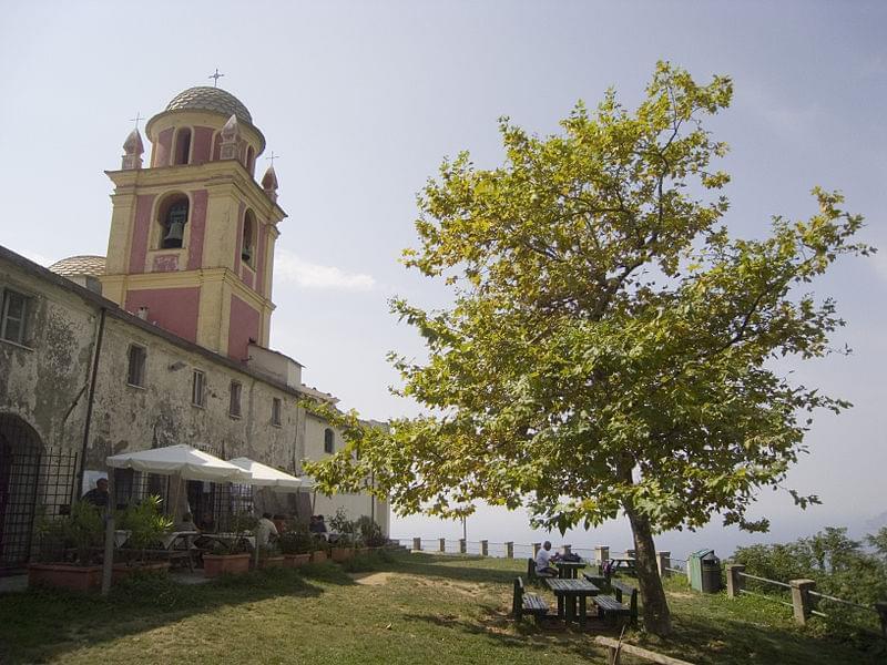 riomaggiore santuario di montenero piazzale