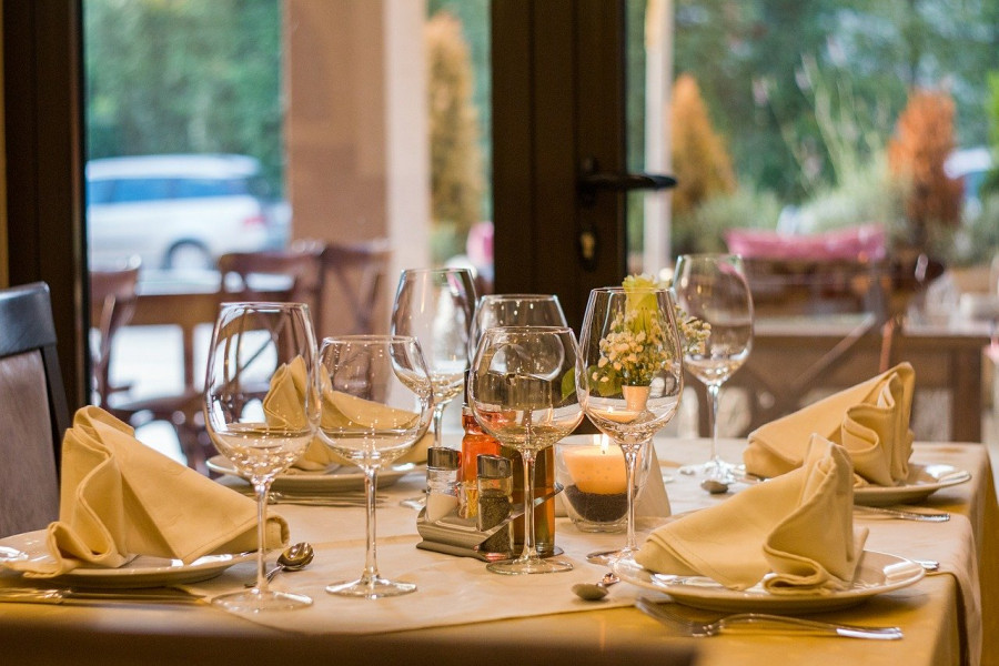 Ristorante Vino Occhiali Servito