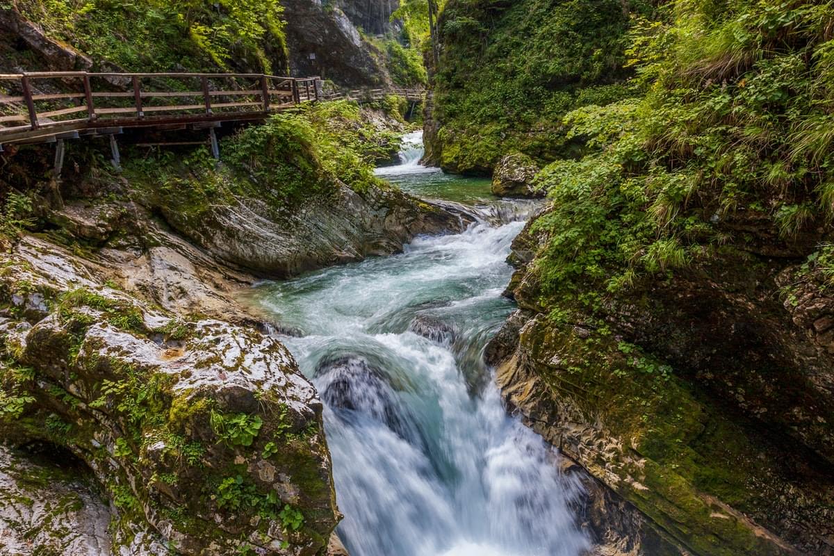 river rides on a fast mountain