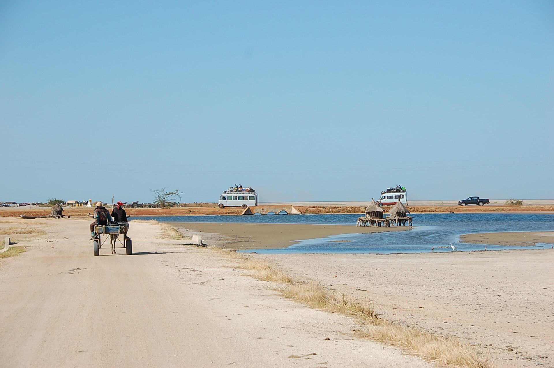 roadleadingtopalmarin senegal