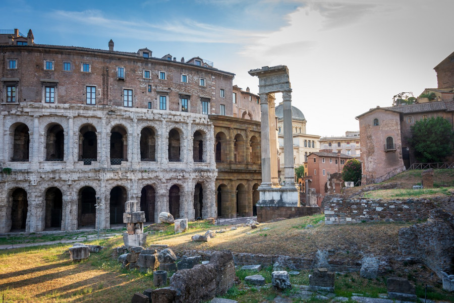 Una coppia al Colosseo