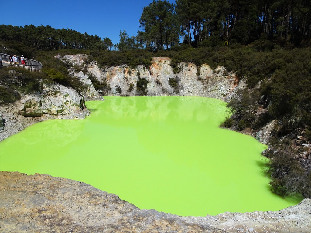 rotorua wai o tapu geothermonal park this is one of many coloured lake