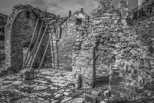 rovine chiesa architettura rovinato 1