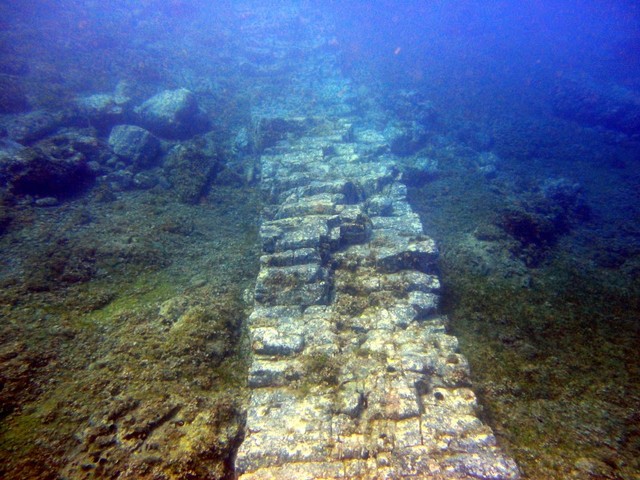 Rovine Sommerse di Atlantide e la Piramide di Cristallo