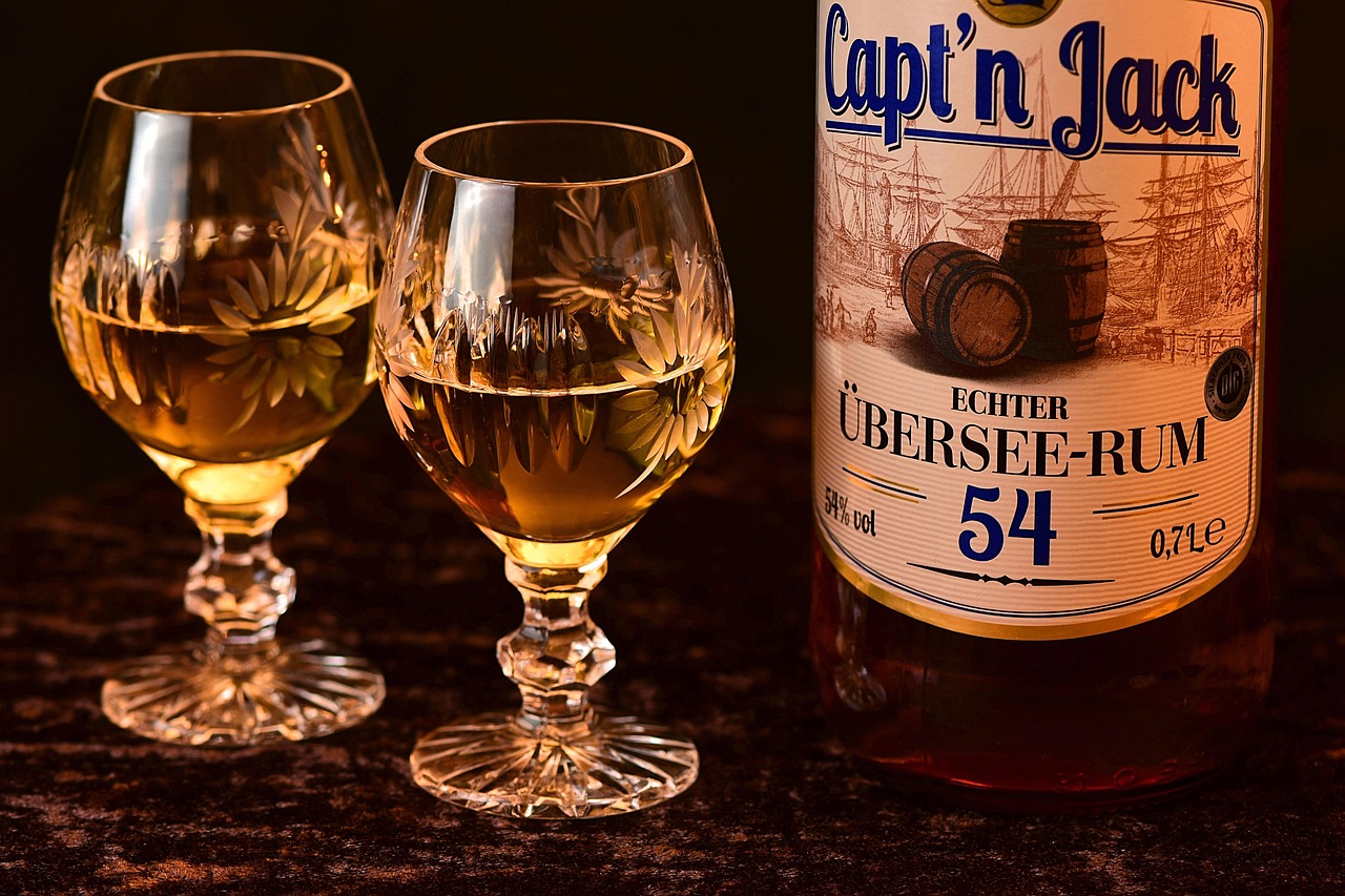 rum alcol bere occhiali bevanda