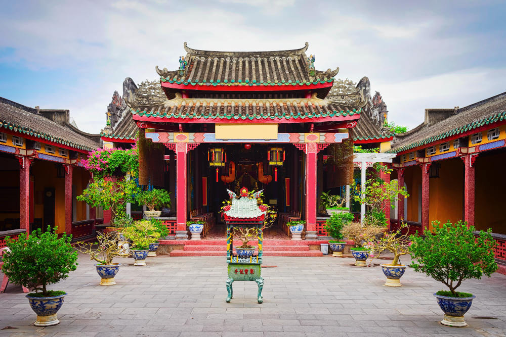 sala delle assemblee di hainan a hoi an vietnam