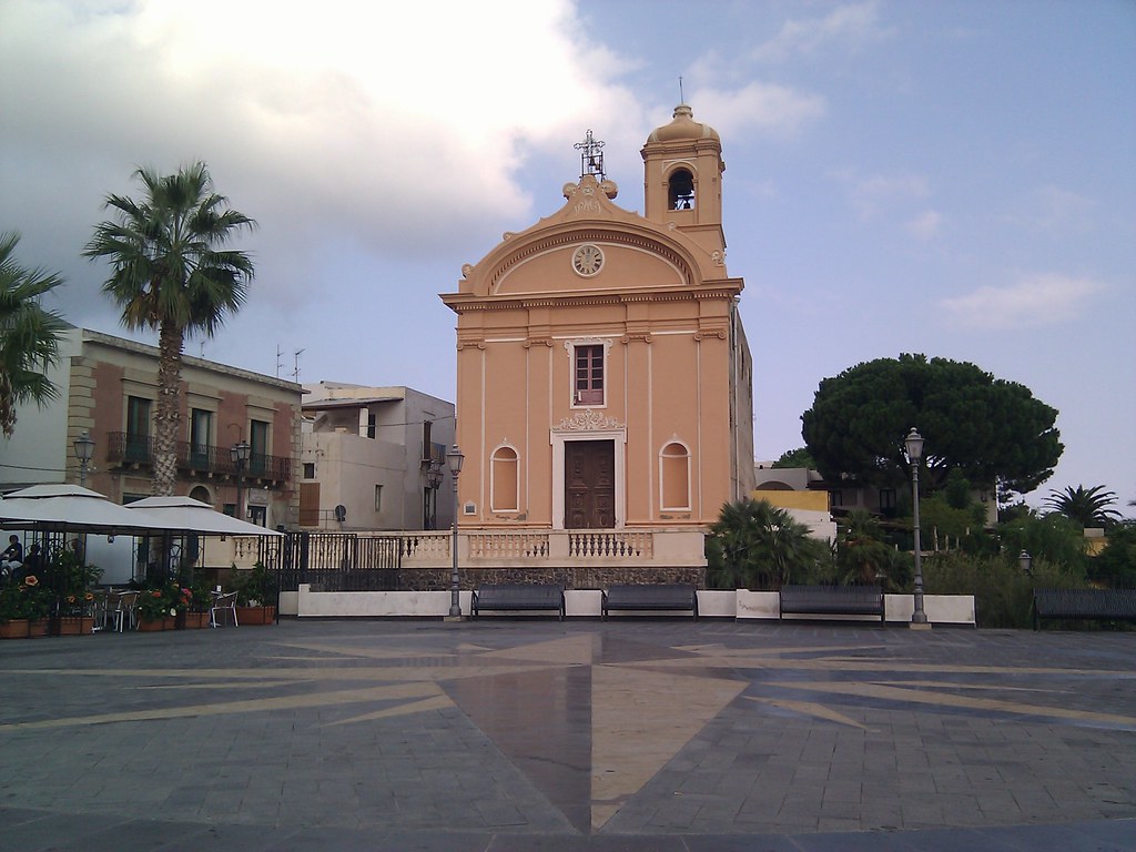 salina malfa square with rosa dei venti