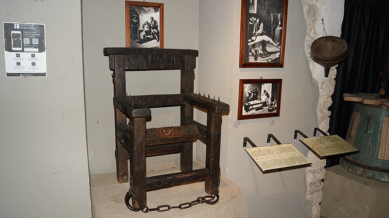 sanmarino museum tortur torture instruments chair