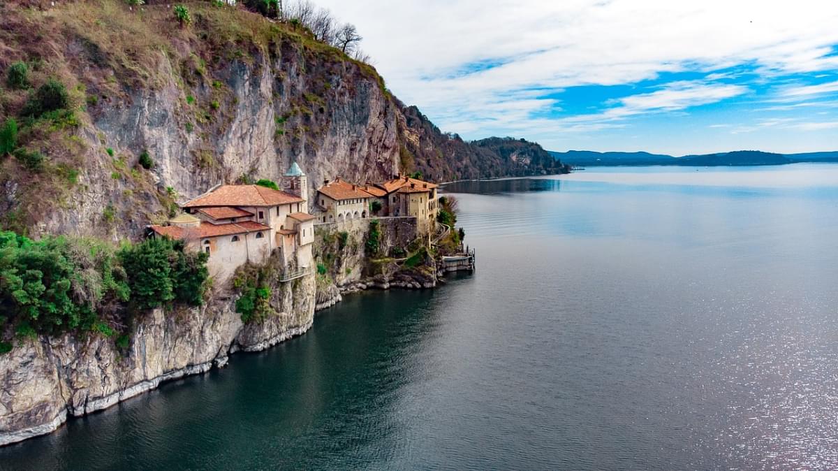 santa caterina del sasso lago maggiore