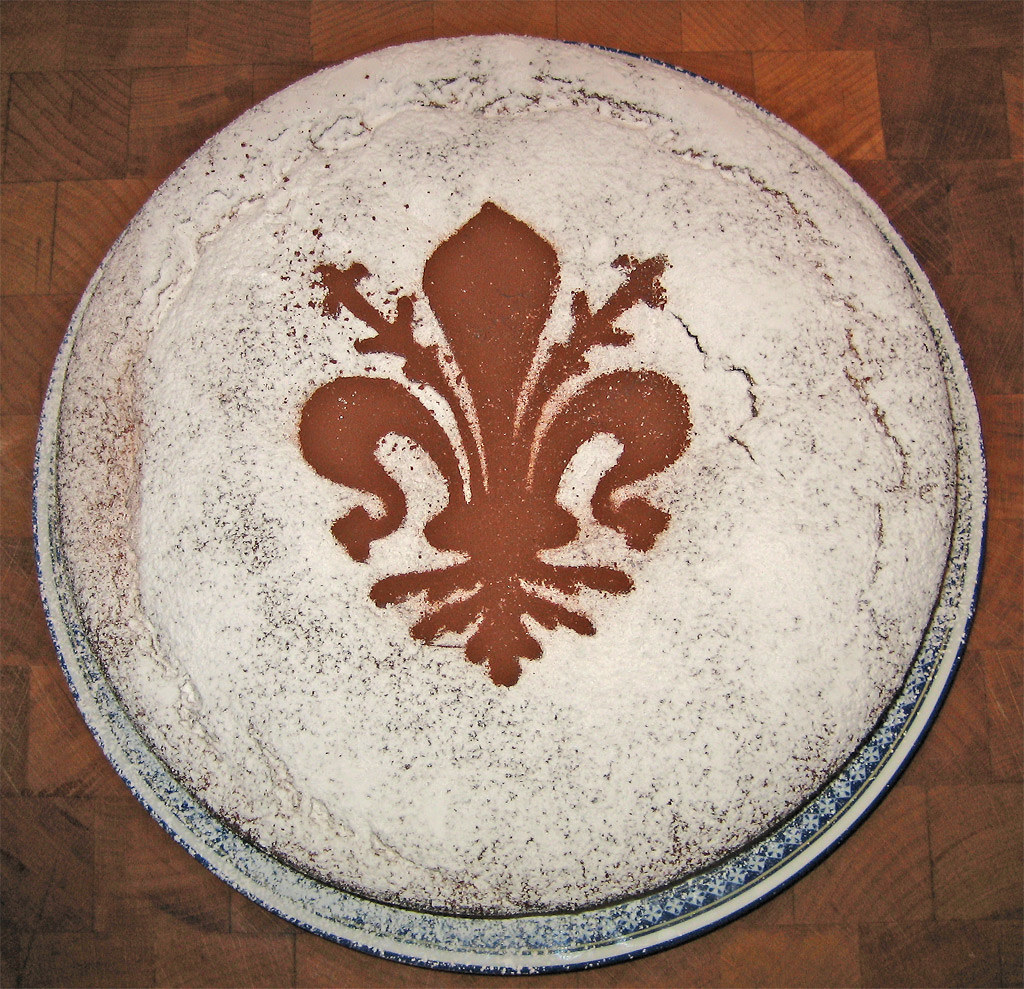 schiacciata fiorentina dolce tipico del periodo di carnevale a firenze