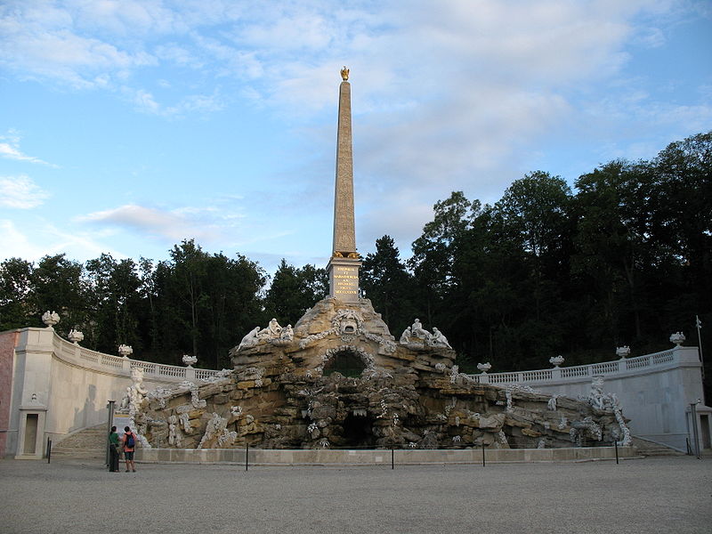 schonbrunn fontana obelisco