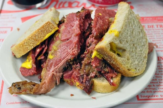 schwartz smoked meat montreal pane carne