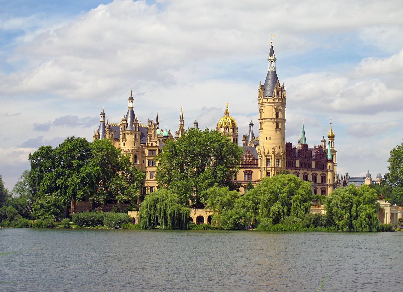 schweriner schloss see schwerin