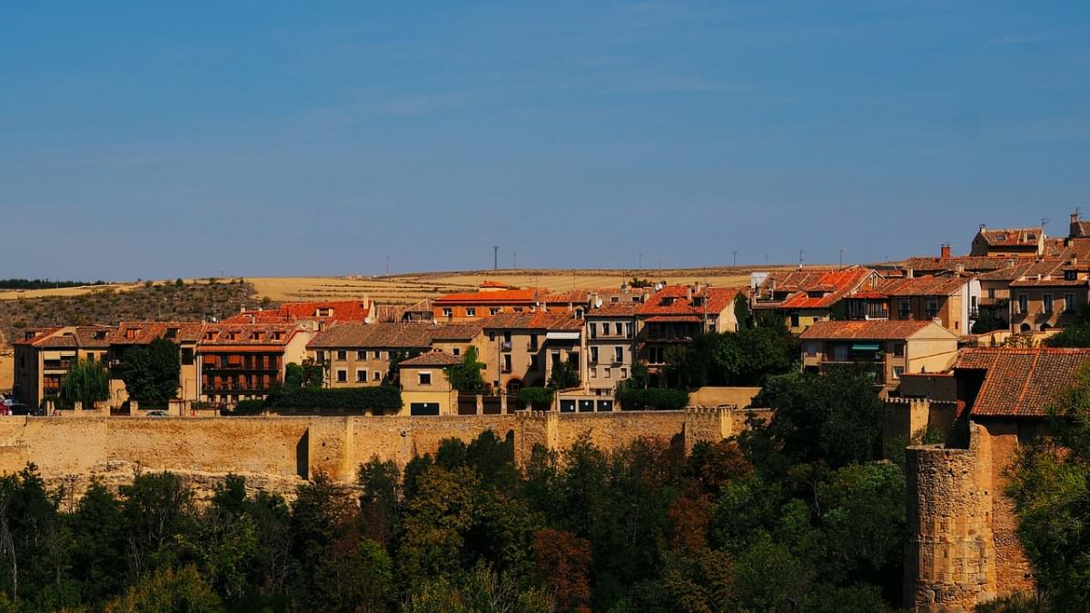 segovia casas muralla tejados