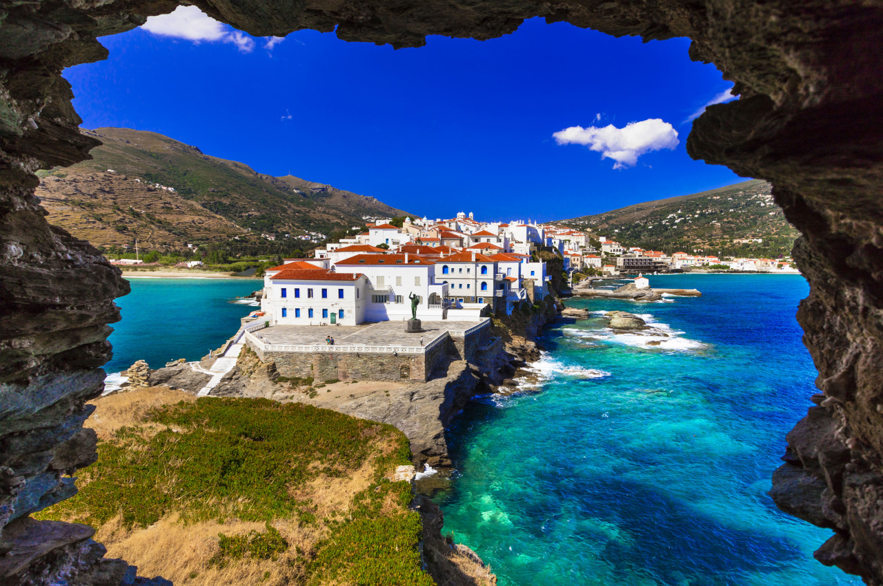 serie tradizionale della grecia isola di andros vista del villaggio di chora dalla vecchia fortezza