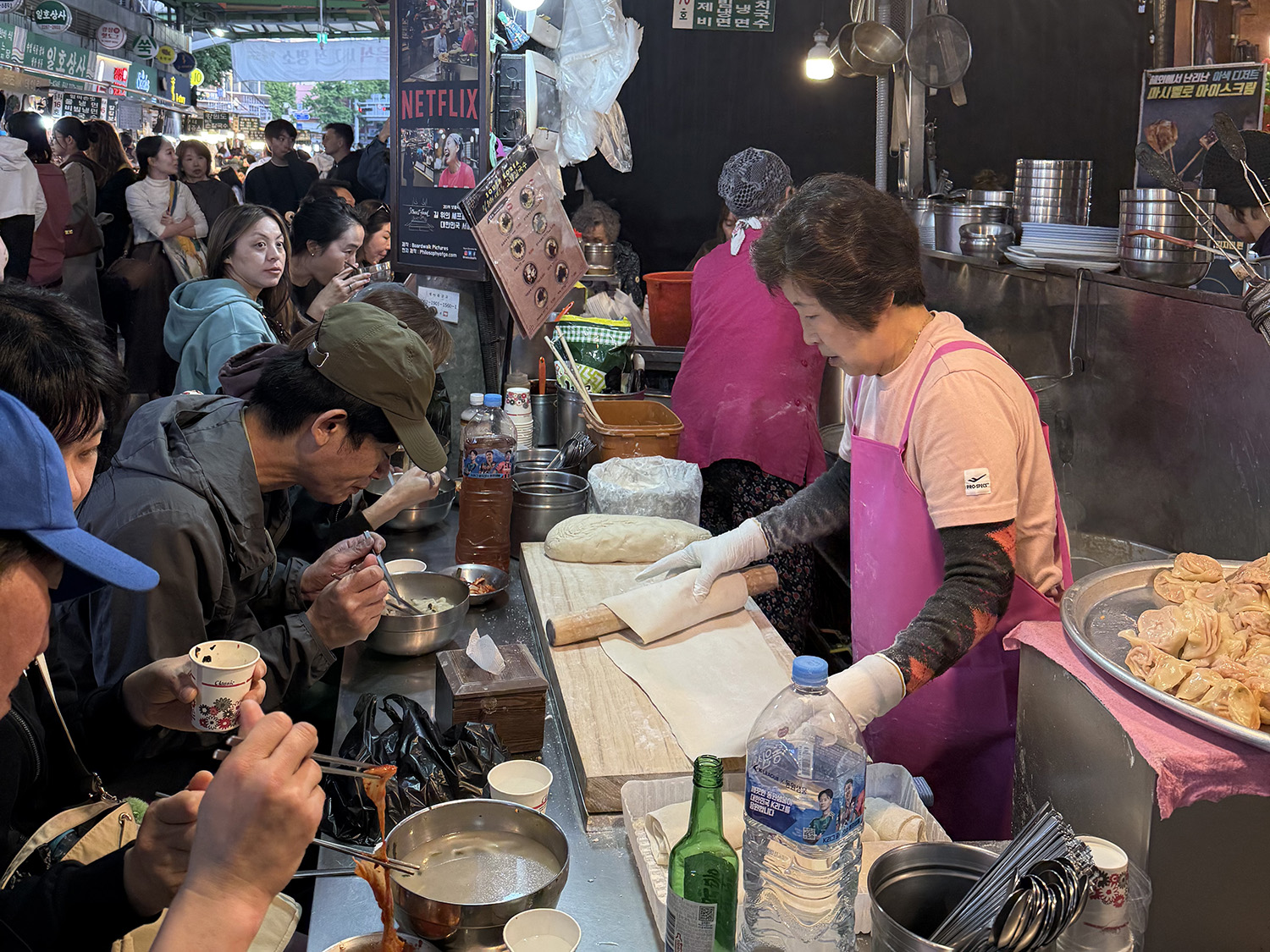 seul gwangjang market preparazione ravioli