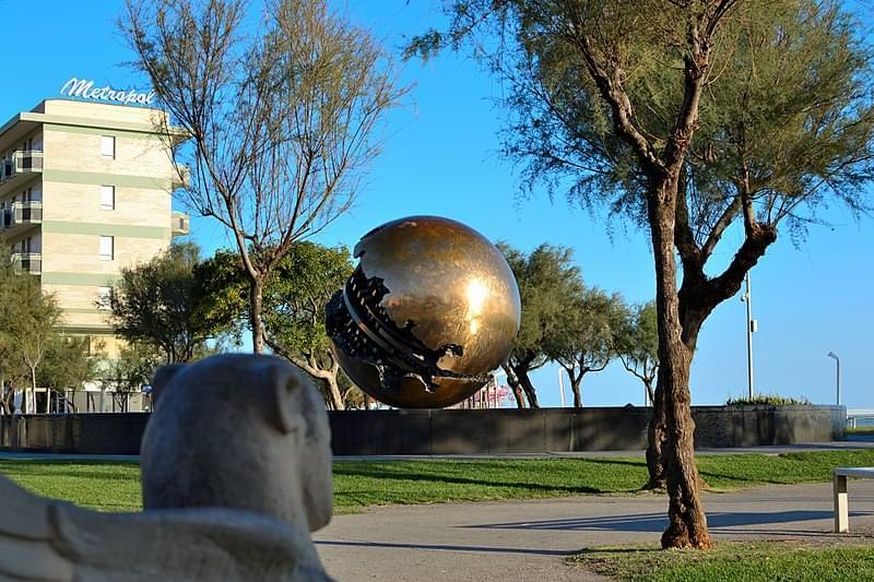 sfera grande di pomodoro 1