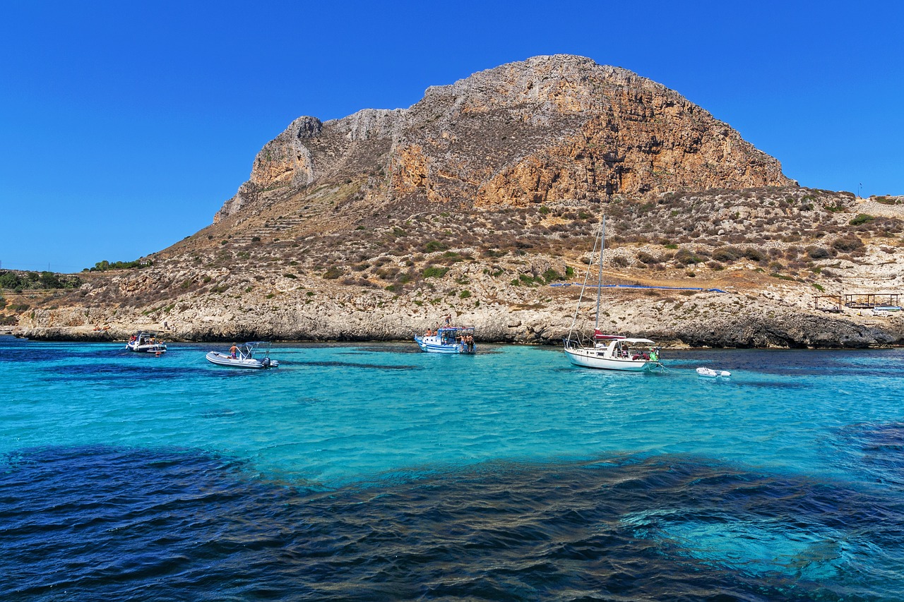 mare dell'isola di levanzo in Sicilia