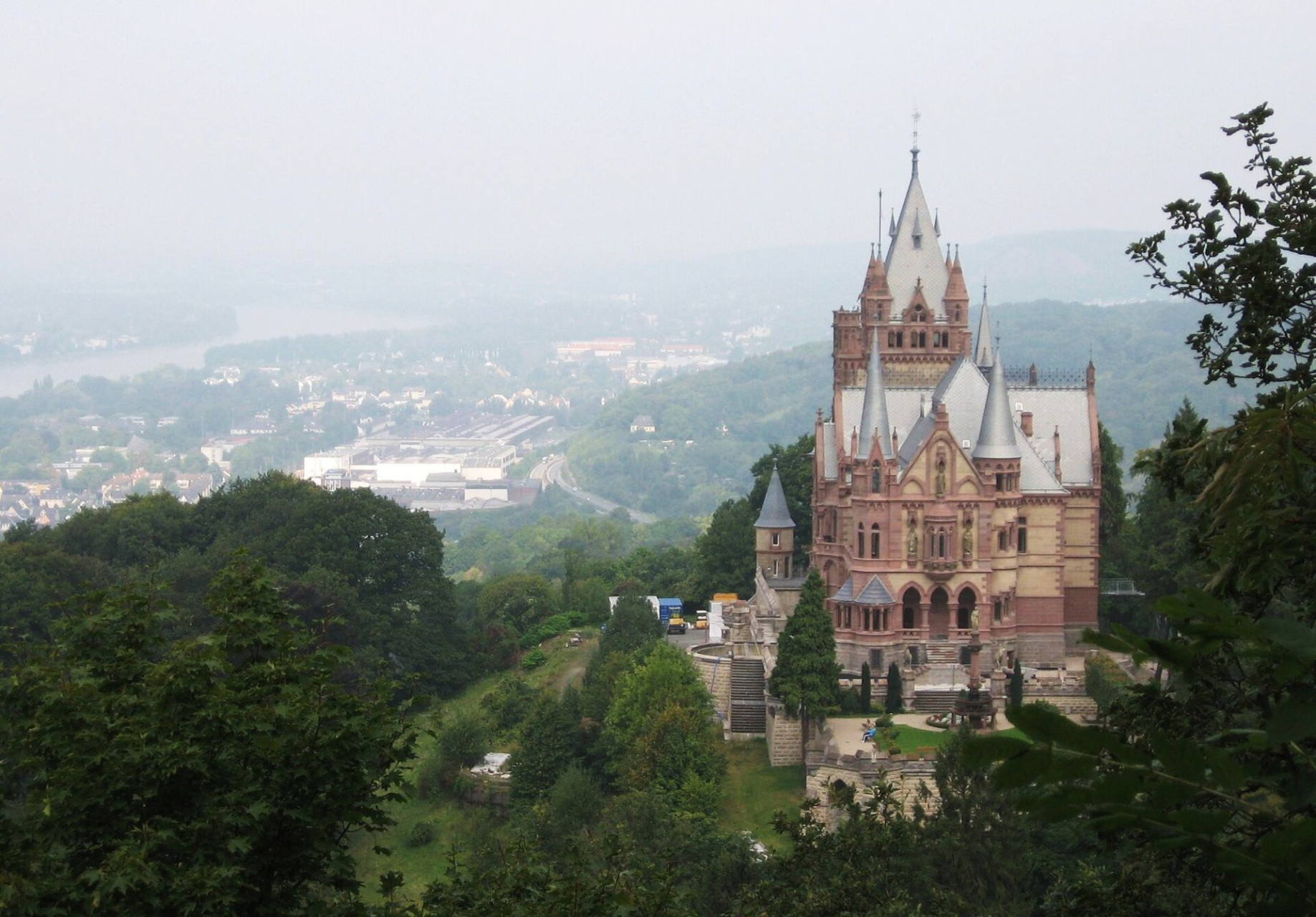 castello schloss drachenburg sulle Siebengebirge (le sette montagne)