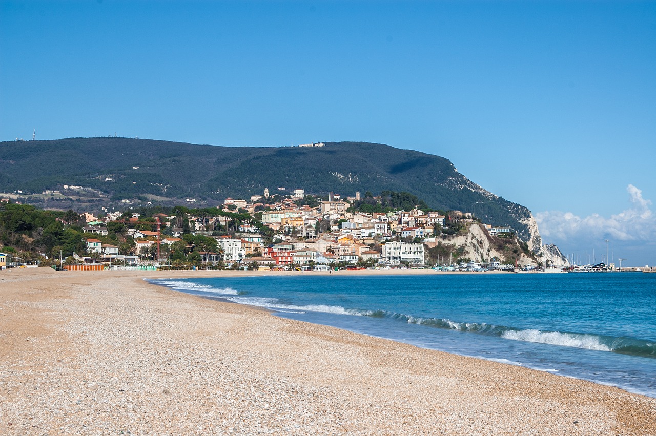 sirolo monte conero conero spiaggia ancona
